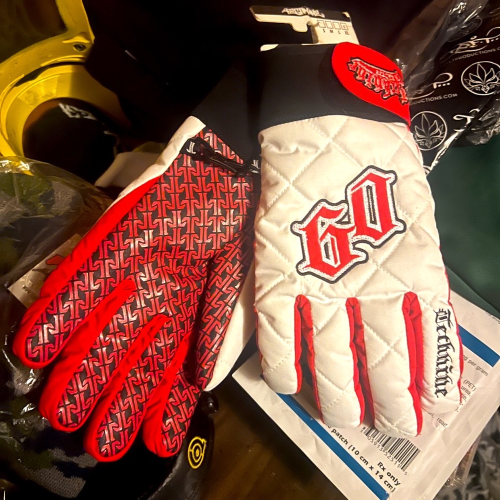 Used Technine snowboard gloves adult xl